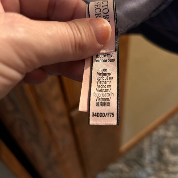 Silky blue striped Victoria Secret Bra 34DDD - Picture 3 of 3